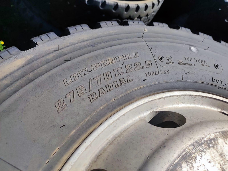 Bridgestone wheels 275/70 R22,5 on Alcoa aluminum rims - Neumático para Camión: foto 3 Bridgestone wheels 275/70 R22,5 on Alcoa aluminum rims - Neumático para Camión: foto 3
