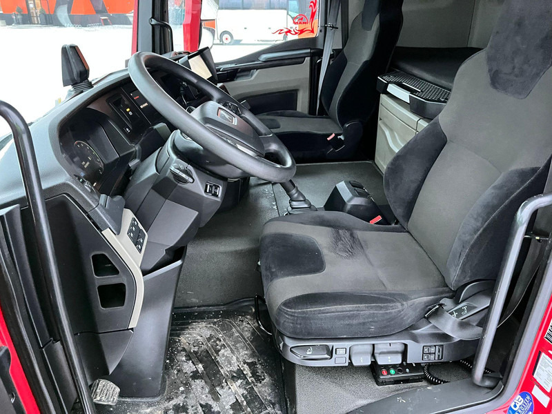 Foto del interior 1: Camión frigorífico MAN TGL 8.220 4x2 THERMOKING V-800MAX / BOX L=6135 mm Foto del interior 1: Camión frigorífico MAN TGL 8.220 4x2 THERMOKING V-800MAX / BOX L=6135 mm