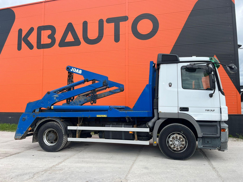 Mercedes-Benz Actros 1832 4x2 JOAB HL 14 U - Camión portacontenedor de cadenas: foto 5 Mercedes-Benz Actros 1832 4x2 JOAB HL 14 U - Camión portacontenedor de cadenas: foto 5