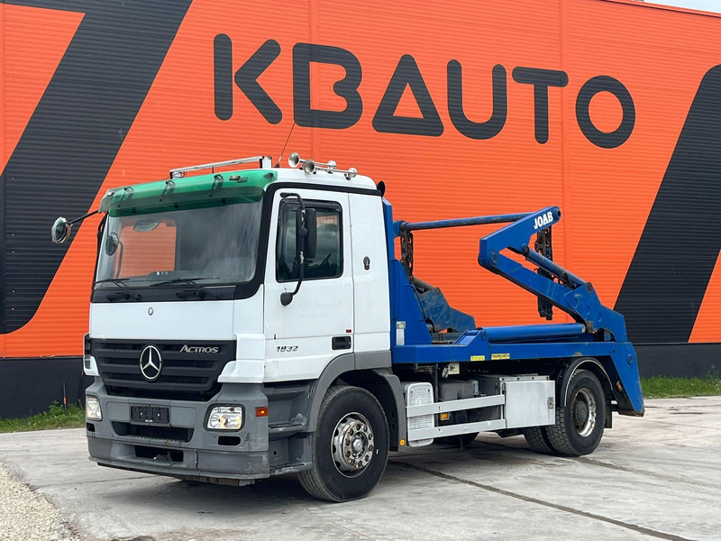 Mercedes-Benz Actros 1832 4x2 JOAB HL 14 U - Camión portacontenedor de cadenas: foto 1 Mercedes-Benz Actros 1832 4x2 JOAB HL 14 U - Camión portacontenedor de cadenas: foto 1