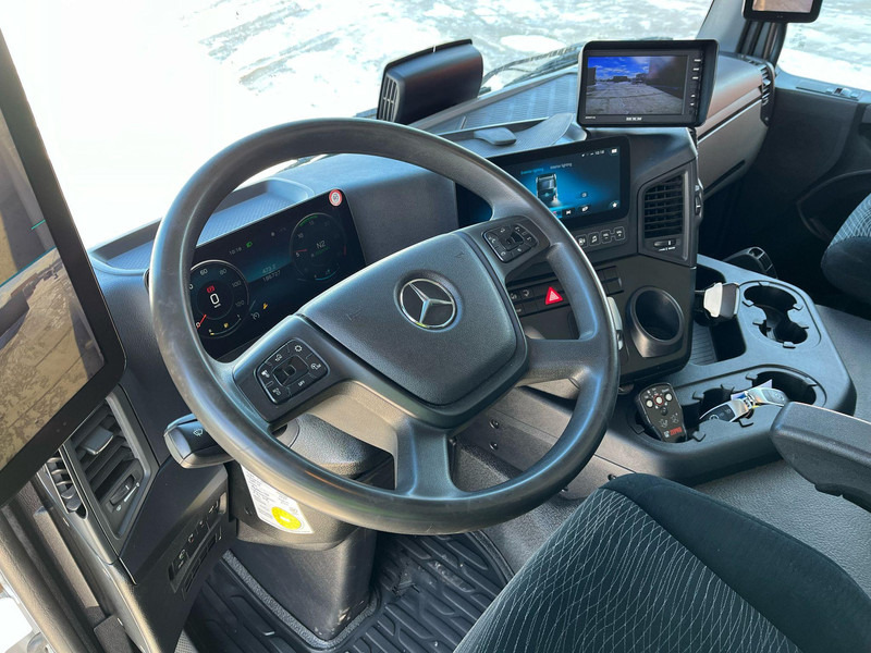 Foto del interior 1: Leasing de Mercedes-Benz Actros 2735 6x2*4 BOX L=8476 mm Mercedes-Benz Actros 2735 6x2*4 BOX L=8476 mm