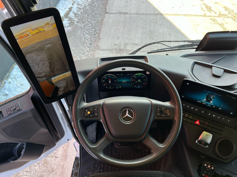 Foto del interior 2: Leasing de Mercedes-Benz Actros 2735 6x2*4 BOX L=8476 mm Mercedes-Benz Actros 2735 6x2*4 BOX L=8476 mm