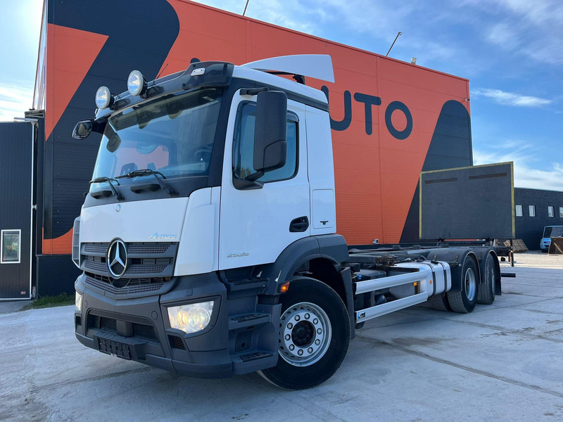 Mercedes-Benz Antos 2535 6x2*4 CHASSIS L=7788 mm - Camión portacontenedore/ Intercambiable: foto 2 Mercedes-Benz Antos 2535 6x2*4 CHASSIS L=7788 mm - Camión portacontenedore/ Intercambiable: foto 2