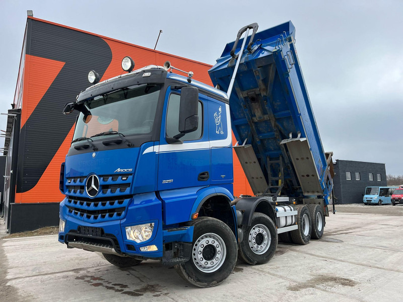 Mercedes-Benz Arocs 3251 8x4 RETARDER / FULL STEEL / BOX L=5605 mm - Camión volquete: foto 2 Mercedes-Benz Arocs 3251 8x4 RETARDER / FULL STEEL / BOX L=5605 mm - Camión volquete: foto 2