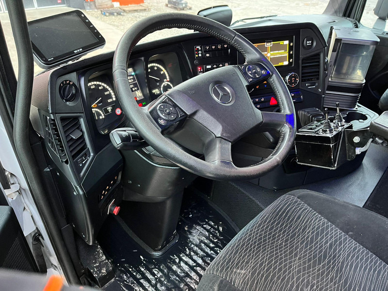 Foto del interior 1: Leasing de Mercedes-Benz Arocs 3253 8x4*4 JOAB L 24 ton / L=5750 mm / SNOW PLOW EQUIPMENT Mercedes-Benz Arocs 3253 8x4*4 JOAB L 24 ton / L=5750 mm / SNOW PLOW EQUIPMENT