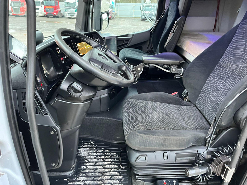 Foto del interior 3: Leasing de Mercedes-Benz Arocs 3253 8x4*4 JOAB L 24 ton / L=5750 mm / SNOW PLOW EQUIPMENT Mercedes-Benz Arocs 3253 8x4*4 JOAB L 24 ton / L=5750 mm / SNOW PLOW EQUIPMENT