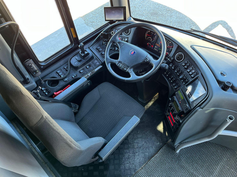 Foto del interior 1: Autobús suburbano Scania K 450 6x2*4 Interlink 55 SEATS / AC / AUXILIARY HEATING / WHEELCHAIR LIFT / WC