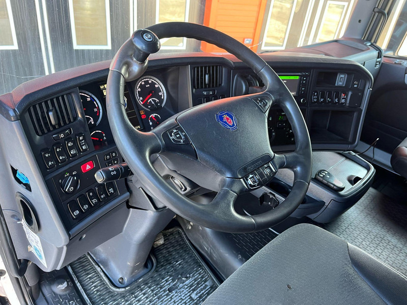 Foto del interior 1: Camión chasis Scania R 490 6x2*4 FOR SALE AS CHASSIS / RETARDER / CHASSIS L=7300 mm