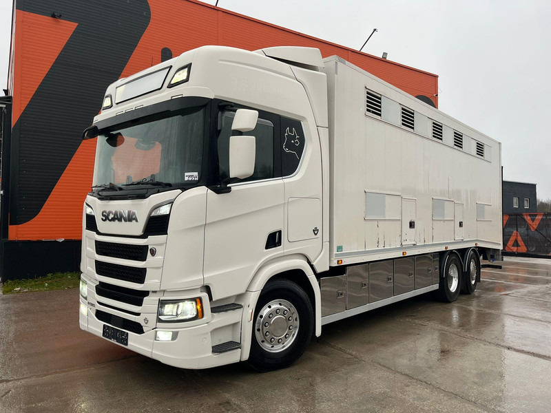 Scania R 580 6x2*4 RETARDER / BOX L=8168 mm - Camión transporte de ganado: foto 2 Scania R 580 6x2*4 RETARDER / BOX L=8168 mm - Camión transporte de ganado: foto 2