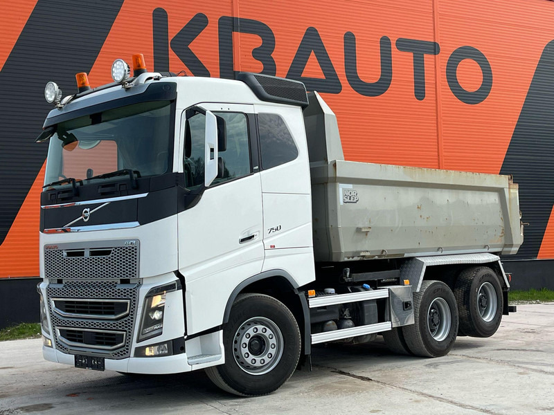 Volvo FH 16 750 6x4 RETARDER / TANDEM AXLE LIFT / BIG AXLES / BOX L=4701 mm - Camión volquete: foto 1 Volvo FH 16 750 6x4 RETARDER / TANDEM AXLE LIFT / BIG AXLES / BOX L=4701 mm - Camión volquete: foto 1