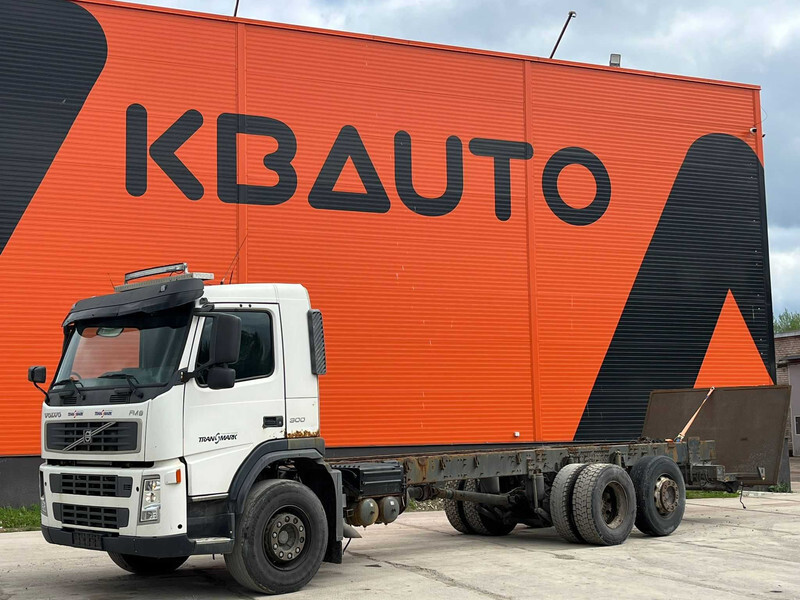 Volvo FM 9 300 6x2 CHASSIS L=8779 mm - Camión chasis: foto 1 Volvo FM 9 300 6x2 CHASSIS L=8779 mm - Camión chasis: foto 1