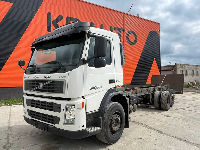 Volvo FM 9 300 6x2 CHASSIS L=8779 mm - Camión chasis: foto 2 Volvo FM 9 300 6x2 CHASSIS L=8779 mm - Camión chasis: foto 2