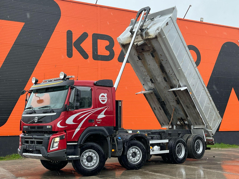 Volvo FMX 540 8x4 RETARDER / TANDEM AXLE LIFT / BIG AXLES / BOX L=5703 mm - Camión volquete: foto 2 Volvo FMX 540 8x4 RETARDER / TANDEM AXLE LIFT / BIG AXLES / BOX L=5703 mm - Camión volquete: foto 2