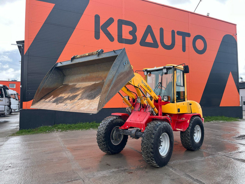 Volvo L 30 B-Z/X 4x4 AC / QUICK COUPLER / BUCKET + FORKS - Cargadora de ruedas: foto 1 Volvo L 30 B-Z/X 4x4 AC / QUICK COUPLER / BUCKET + FORKS - Cargadora de ruedas: foto 1