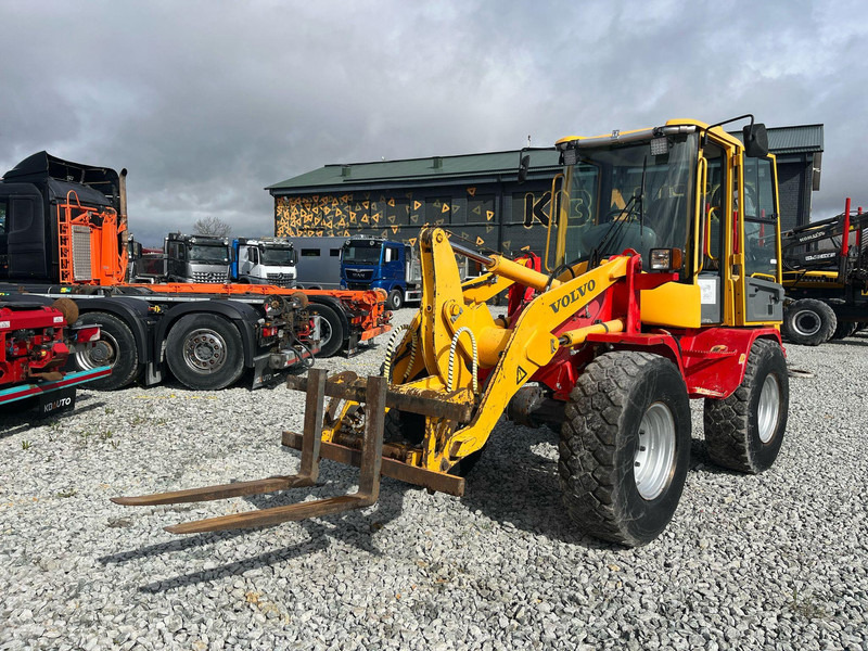 Volvo L 30 B-Z/X 4x4 AC / QUICK COUPLER / BUCKET + FORKS - Cargadora de ruedas: foto 2 Volvo L 30 B-Z/X 4x4 AC / QUICK COUPLER / BUCKET + FORKS - Cargadora de ruedas: foto 2