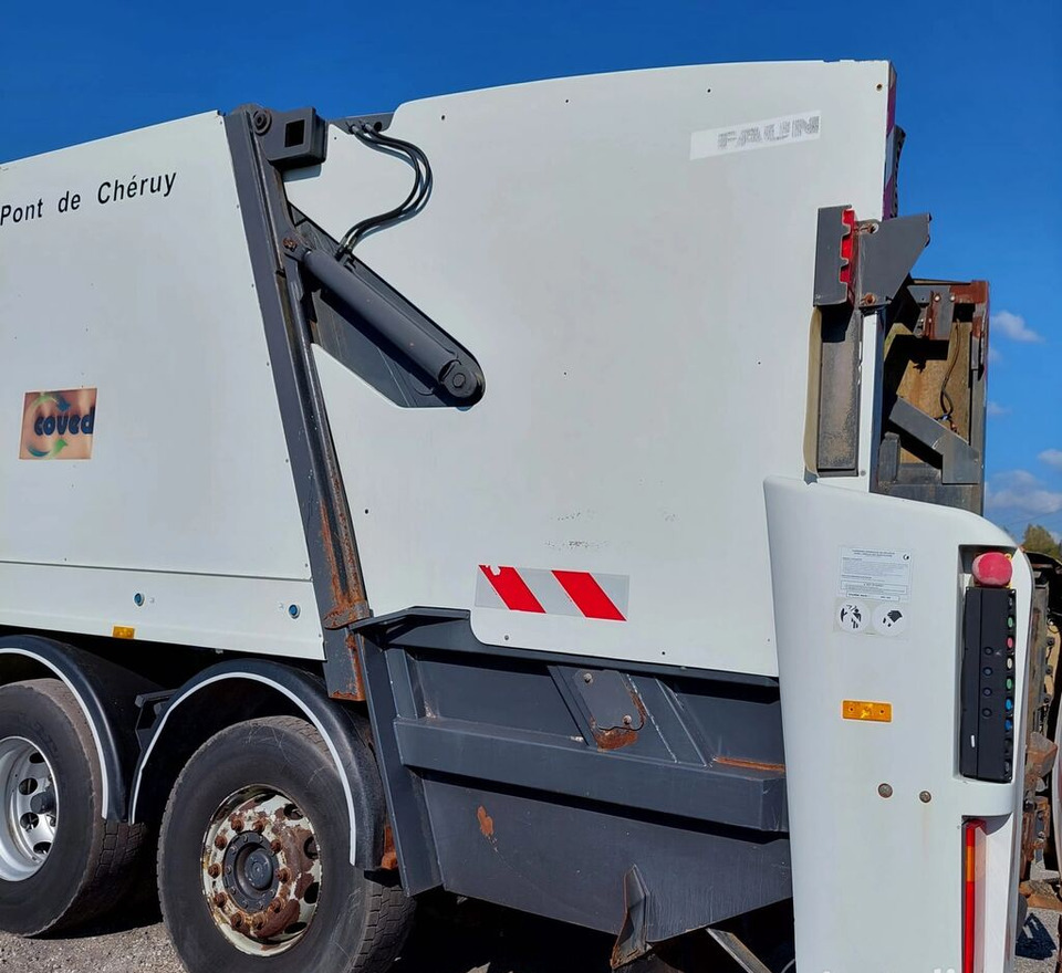 Scania 94D 300 - Camión de basura: foto 2 Scania 94D 300 - Camión de basura: foto 2