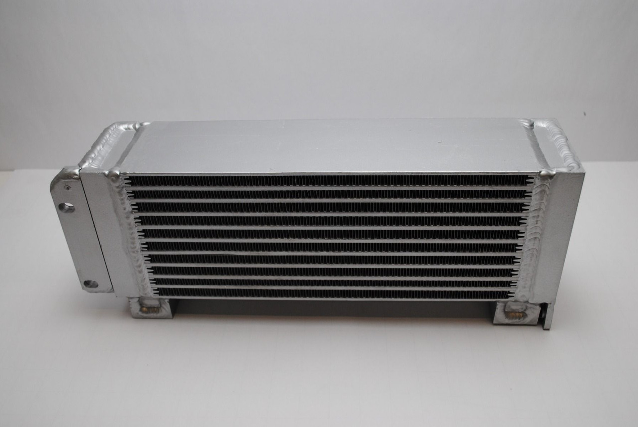 Oliekoeler 04102800 / 04281090 voor Deutz BF4L2011, D2011 L04 I, TD2011 - Enfriador de aceite para Maquinaria de construcción: foto 1 Oliekoeler 04102800 / 04281090 voor Deutz BF4L2011, D2011 L04 I, TD2011 - Enfriador de aceite para Maquinaria de construcción: foto 1