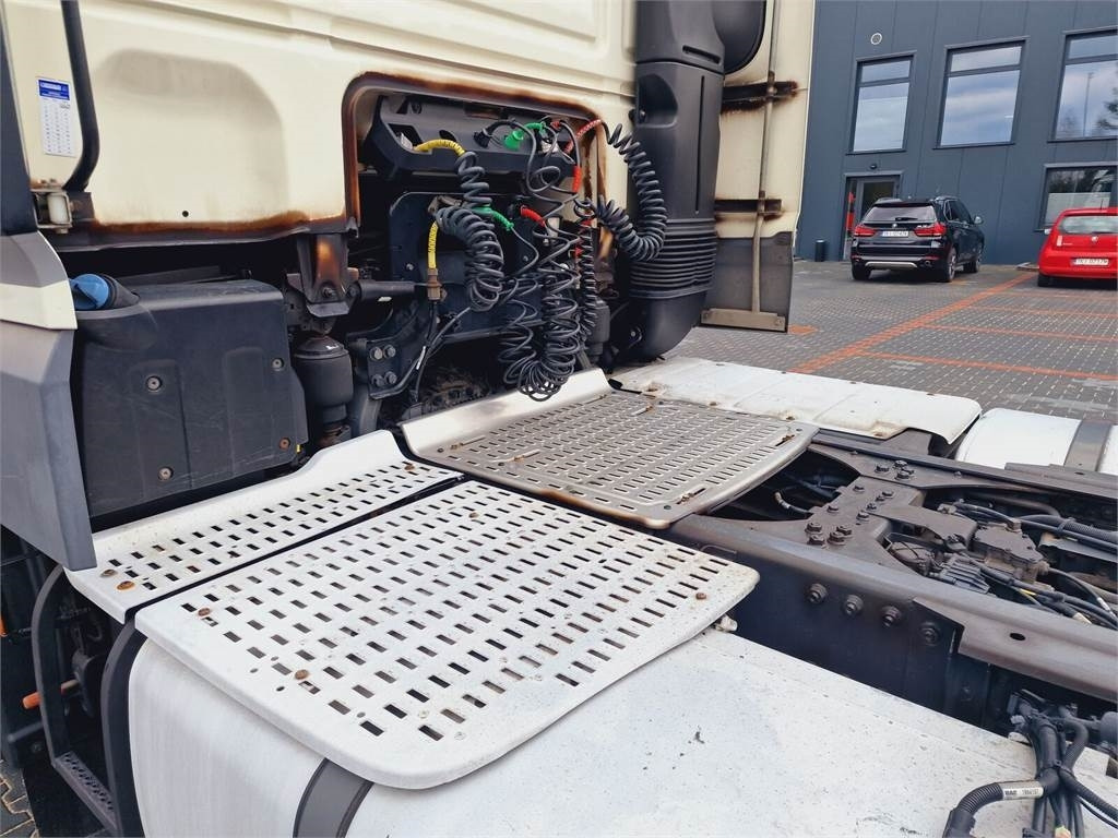Cabeza tractora DAF XF 106 460: foto 11