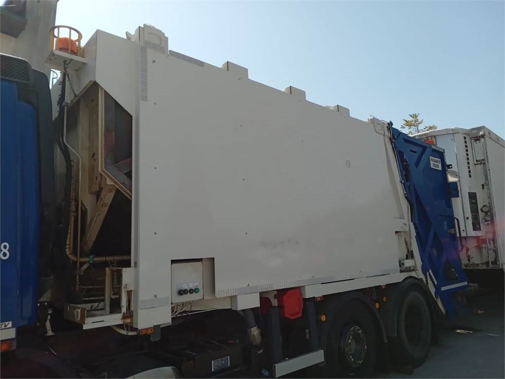 DAF Superstructure garbage truck MOL VDK PUSHER 20m3 - Camión de basura: foto 5 DAF Superstructure garbage truck MOL VDK PUSHER 20m3 - Camión de basura: foto 5