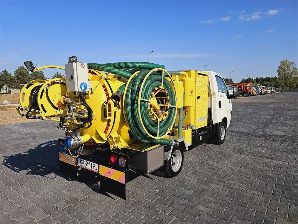 Isuzu Kia on categories B COMBI WUKO FOR DUCT CLEANING 2 - Vehículo municipal: foto 1 Isuzu Kia on categories B COMBI WUKO FOR DUCT CLEANING 2 - Vehículo municipal: foto 1