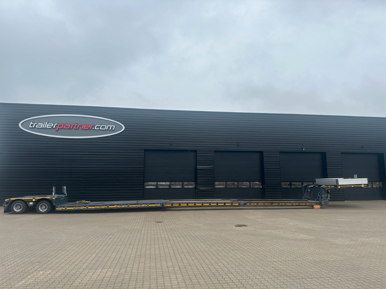 Faymonville 2 achs tiefbett / 2 x ausziehbar / 17.450 mm Faymonville 2 achs tiefbett / 2 x ausziehbar / 17.450 mm - Semirremolque góndola rebajadas: foto 1 Faymonville 2 achs tiefbett / 2 x ausziehbar / 17.450 mm Faymonville 2 achs tiefbett / 2 x ausziehbar / 17.450 mm - Semirremolque góndola rebajadas: foto 1