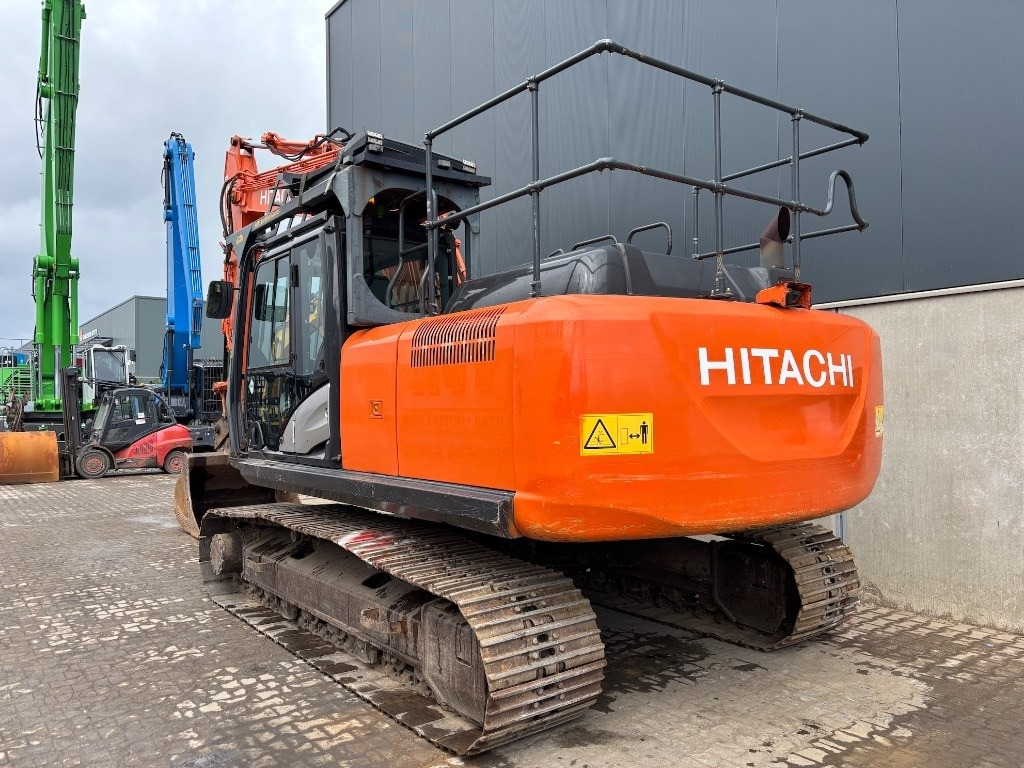 Hitachi ZX 210 LC-6 - Excavadora de cadenas: foto 3 Hitachi ZX 210 LC-6 - Excavadora de cadenas: foto 3
