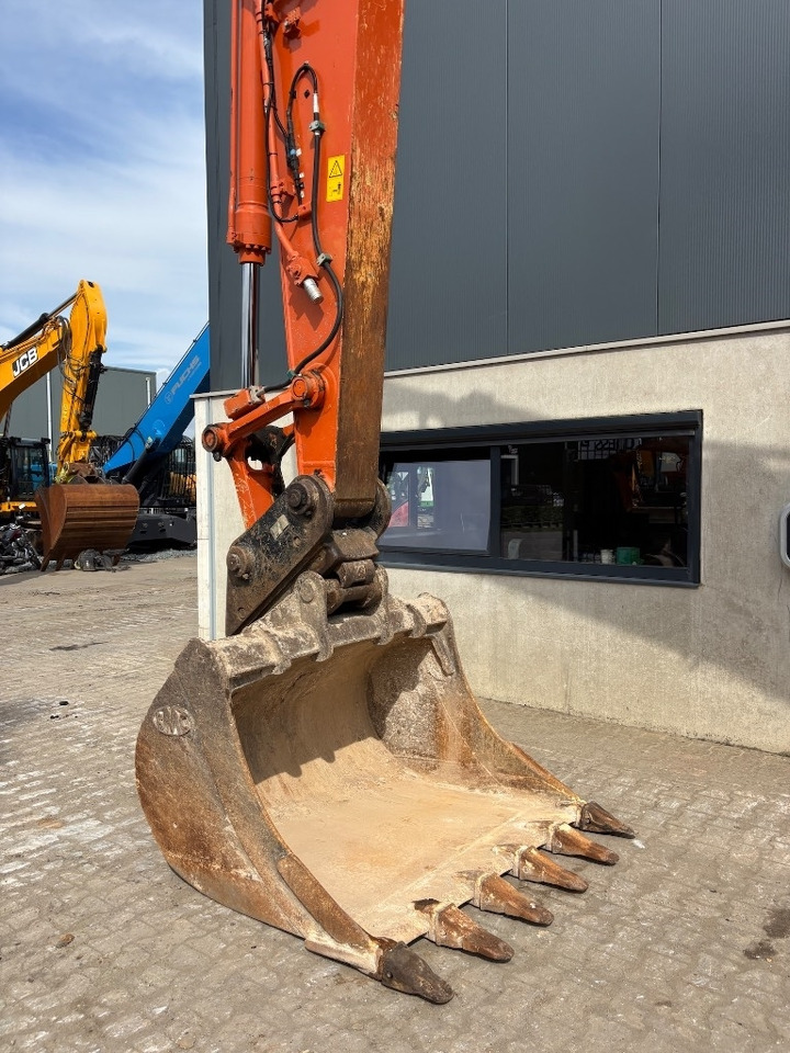 Excavadora de cadenas Hitachi ZX 210 LC-6 - ZX210: foto 10