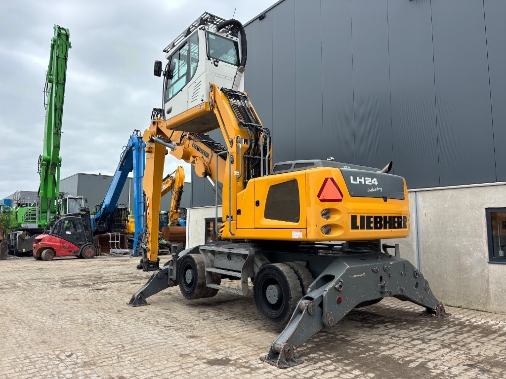 Liebherr LH 24 - LH 22 / LH 26 - Manipulador de materiales: foto 3 Liebherr LH 24 - LH 22 / LH 26 - Manipulador de materiales: foto 3