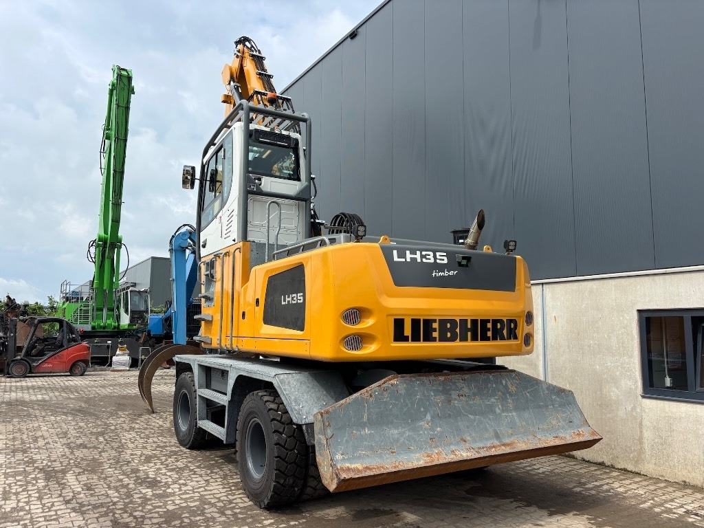 Liebherr LH 35 Timber Litronic - LH 30 - LH 40 - Manipulador de materiales: foto 3 Liebherr LH 35 Timber Litronic - LH 30 - LH 40 - Manipulador de materiales: foto 3