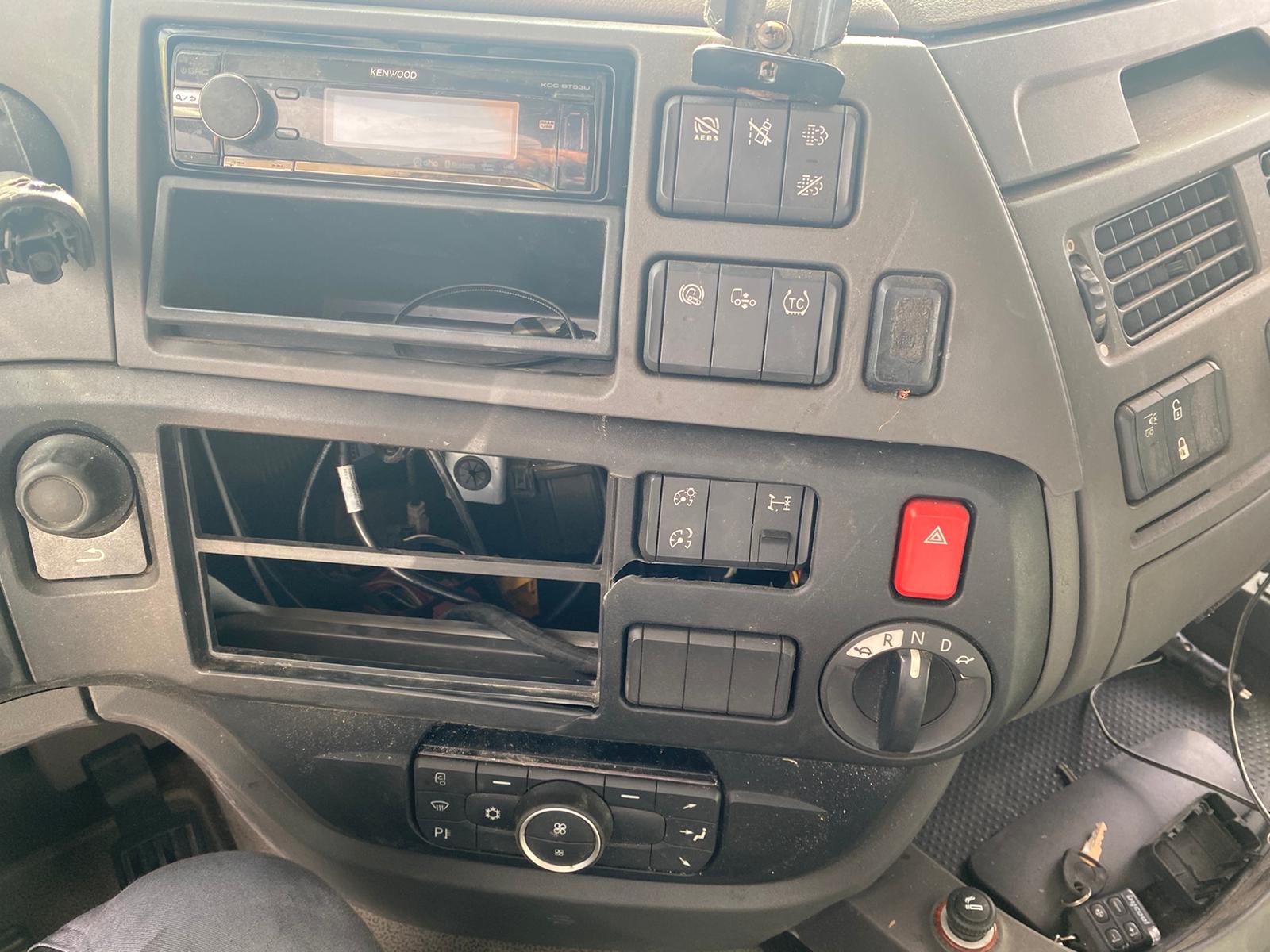 Cabeza tractora DAF XF480: foto 13