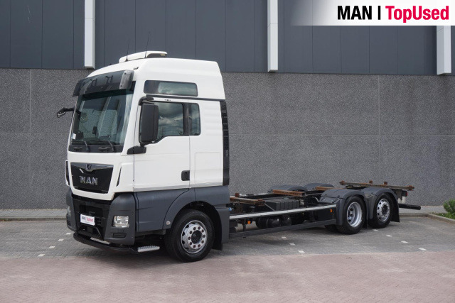 MAN TGX 26.510 6X2-4 LL / BDF / Lift-Axle / Euro 6 - Camión portacontenedore/ Intercambiable: foto 1 MAN TGX 26.510 6X2-4 LL / BDF / Lift-Axle / Euro 6 - Camión portacontenedore/ Intercambiable: foto 1