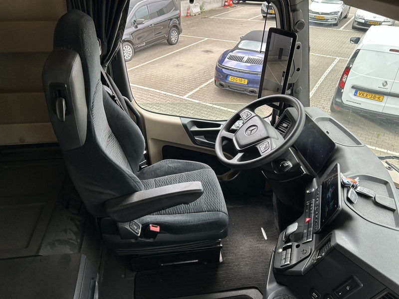 Mercedes-Benz Actros 1845 Gigaspace / 549 dkm / 2 Tanks / Stand Airco / New Tacho V2 - Cabeza tractora: foto 3 Mercedes-Benz Actros 1845 Gigaspace / 549 dkm / 2 Tanks / Stand Airco / New Tacho V2 - Cabeza tractora: foto 3