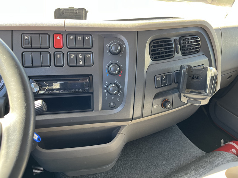 DAF LF 210 FA / 12 Ton / 339 dkm / Box / Loadlift / NL Truck - Camión caja cerrada: foto 5 DAF LF 210 FA / 12 Ton / 339 dkm / Box / Loadlift / NL Truck - Camión caja cerrada: foto 5