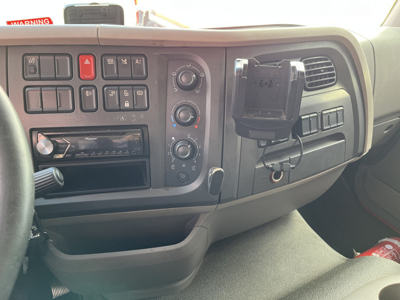 DAF LF 210 FA / 12 Ton / 344 dkm / Koffer / LBW / NL LKW - Camión caja cerrada: foto 4 DAF LF 210 FA / 12 Ton / 344 dkm / Koffer / LBW / NL LKW - Camión caja cerrada: foto 4