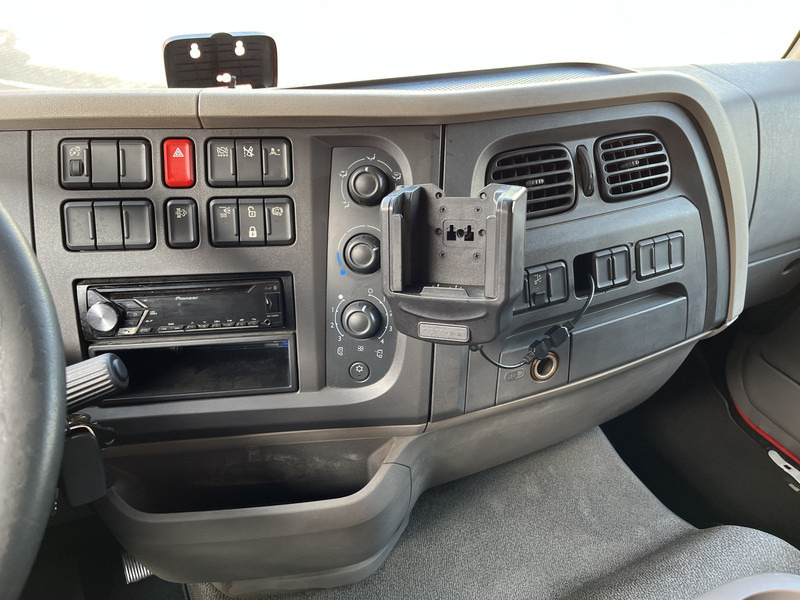 DAF LF 210 FA / 12 Ton / 406 dkm / Box / Loadlift / NL Truck - Camión caja cerrada: foto 5 DAF LF 210 FA / 12 Ton / 406 dkm / Box / Loadlift / NL Truck - Camión caja cerrada: foto 5