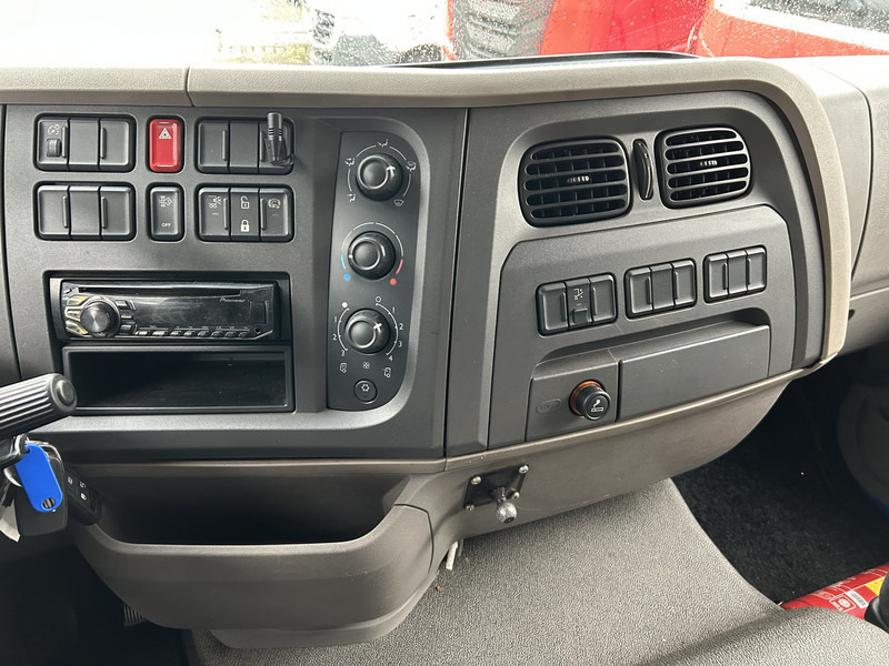 DAF LF 210 FA / 12 Ton / 471 dkm / Curtainside / Loadlift / APK TUV 06-26 - Camión lona: foto 5 DAF LF 210 FA / 12 Ton / 471 dkm / Curtainside / Loadlift / APK TUV 06-26 - Camión lona: foto 5