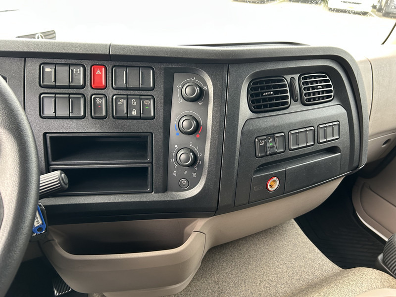 DAF XB 290 FA / 16 Ton / Nieuwe Tacho V2 / Box / Laadklep / APK 12-26 - Camión caja cerrada: foto 5 DAF XB 290 FA / 16 Ton / Nieuwe Tacho V2 / Box / Laadklep / APK 12-26 - Camión caja cerrada: foto 5