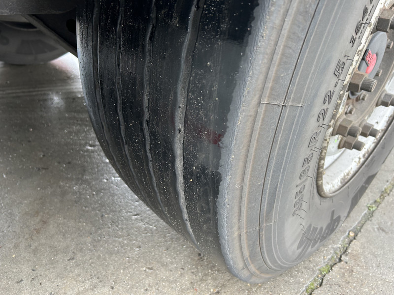 Semirremolque caja cerrada Fruehauf FSR MD4 / Box / Loadlift 2000 kg / Lift axle: foto 11 Semirremolque caja cerrada Fruehauf FSR MD4 / Box / Loadlift 2000 kg / Lift axle: foto 11