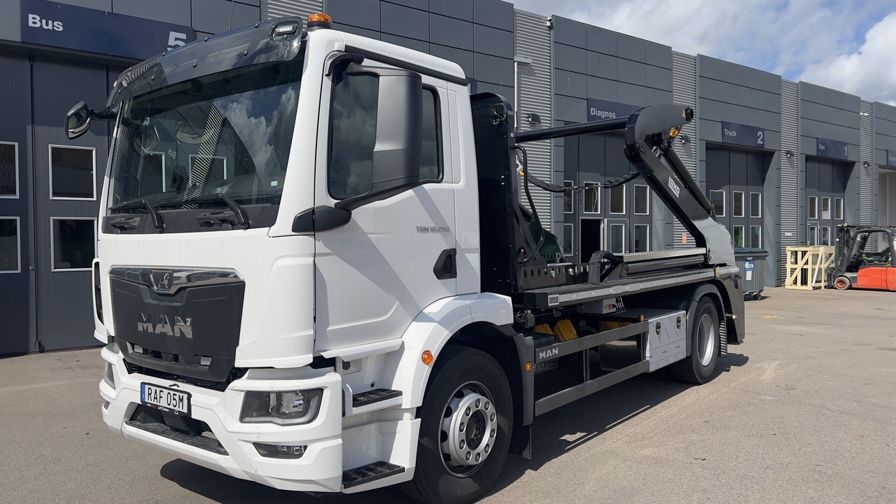 MAN TGM 18.290 4×2 Liftdumper - Camión portacontenedor de cadenas: foto 4 MAN TGM 18.290 4×2 Liftdumper - Camión portacontenedor de cadenas: foto 4