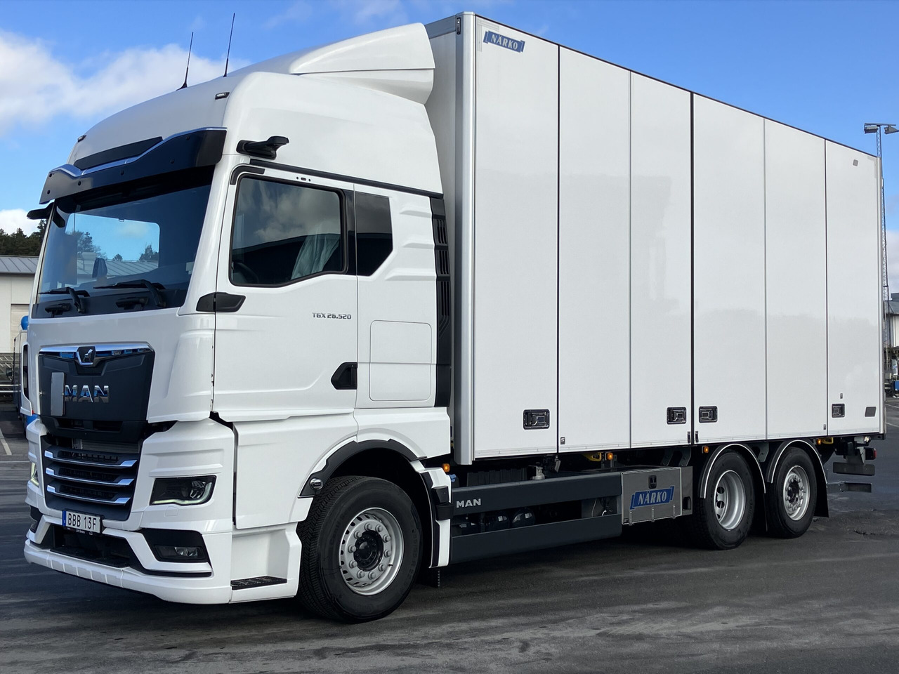 MAN TGX 26.520 6×2-4 fjärrbil Närko - Camión caja cerrada: foto 1 MAN TGX 26.520 6×2-4 fjärrbil Närko - Camión caja cerrada: foto 1