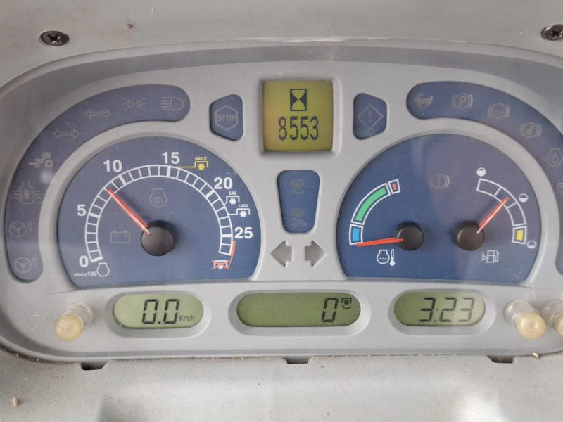 New Holland T5050 T5050 - Tractor: foto 2 New Holland T5050 T5050 - Tractor: foto 2