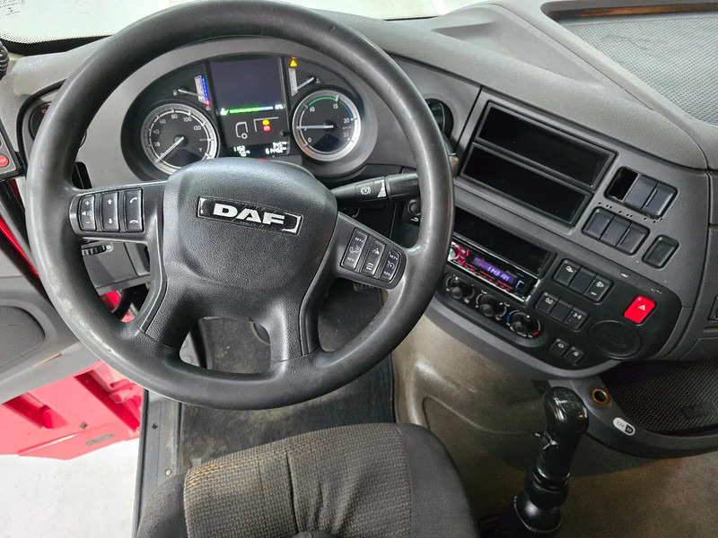 Cabeza tractora DAF XF 106.460 INTARDER / MANUEL / SPACECAB: foto 10