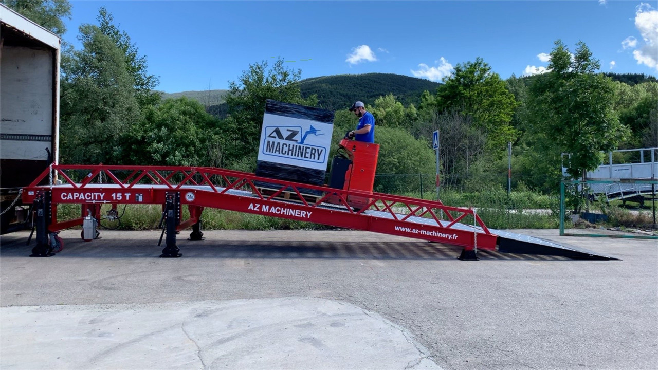 Loading Ramp with with hydraulic tilting bridge - AZ RAMP - STAR- 8T. 8 ton capacity - Rampa de carga: foto 4 Loading Ramp with with hydraulic tilting bridge - AZ RAMP - STAR- 8T. 8 ton capacity - Rampa de carga: foto 4