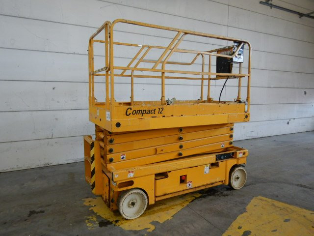 Used Electric scissor Lift Haulotte Compact 12 - Plataforma de tijeras: foto 3 Used Electric scissor Lift Haulotte Compact 12 - Plataforma de tijeras: foto 3