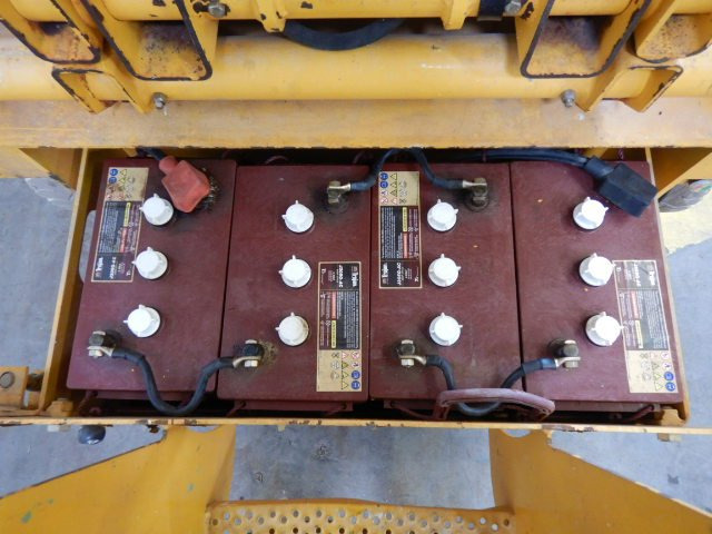 Used Electric scissor Lift Haulotte Compact 12 - Plataforma de tijeras: foto 5 Used Electric scissor Lift Haulotte Compact 12 - Plataforma de tijeras: foto 5