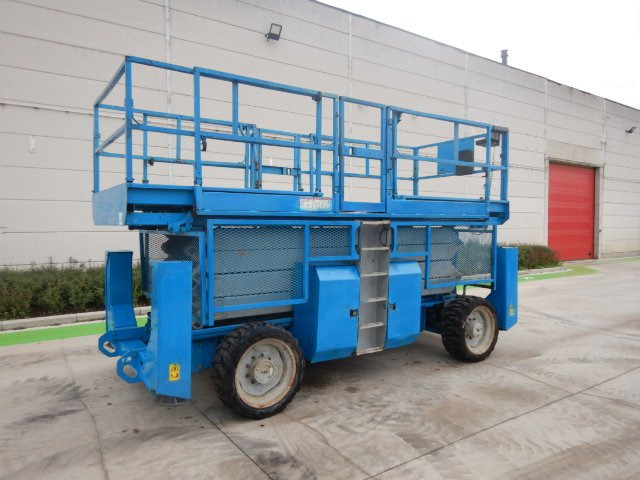 Used scissor Lift Diesel 4x4 GENIE GS-4390-RT - Plataforma de tijeras: foto 3 Used scissor Lift Diesel 4x4 GENIE GS-4390-RT - Plataforma de tijeras: foto 3