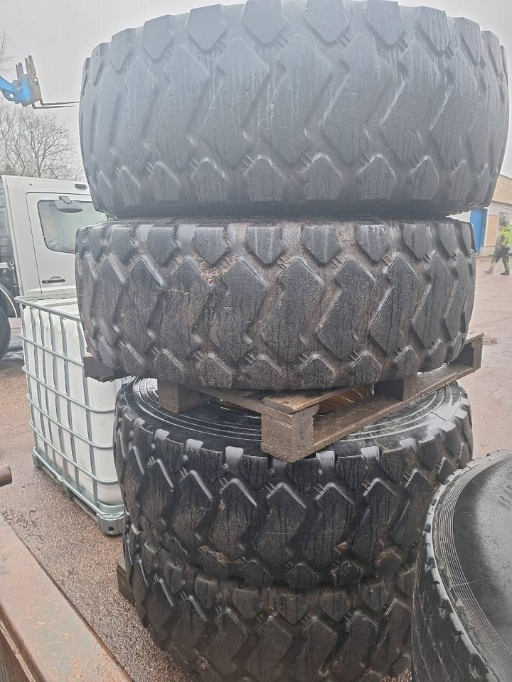 Maxam 17.5R25 4kpl renkaat - Neumático para Maquinaria de construcción: foto 3 Maxam 17.5R25 4kpl renkaat - Neumático para Maquinaria de construcción: foto 3