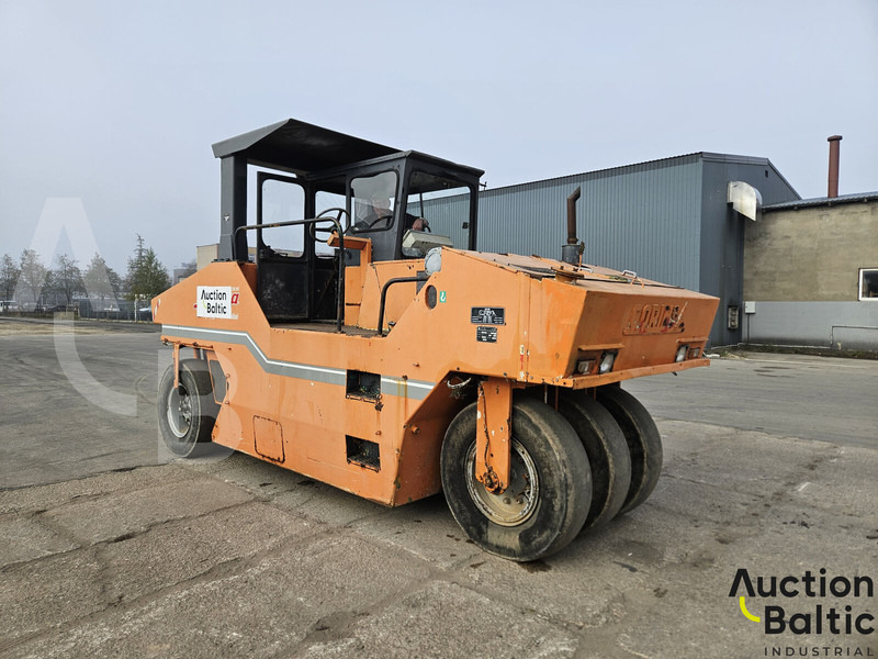 Corinsa CCN 1222 - Rodillo de neumáticos: foto 1 Corinsa CCN 1222 - Rodillo de neumáticos: foto 1