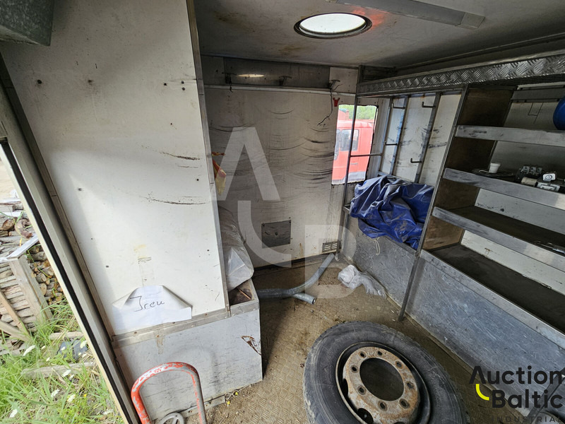 Camión con plataforma elevadora Iveco 100E 18: foto 10