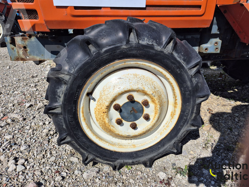 Tractor Kubota L1-205D: foto 9